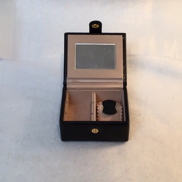 Jewelry box - Picture 1 of 5